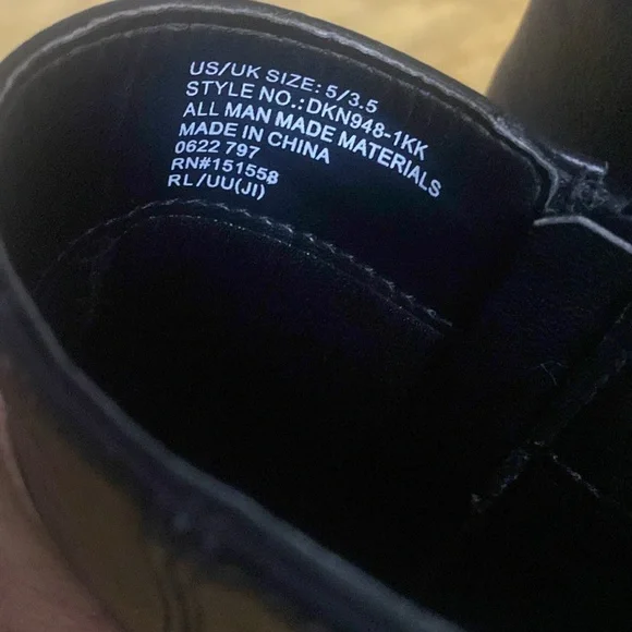 Girls Black DNKY Chelsea boots. - Picture 9 of 9